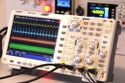Owon XDS3104E Osiloskop 100MHz 4 Kanal 8'' DokEkran Decode