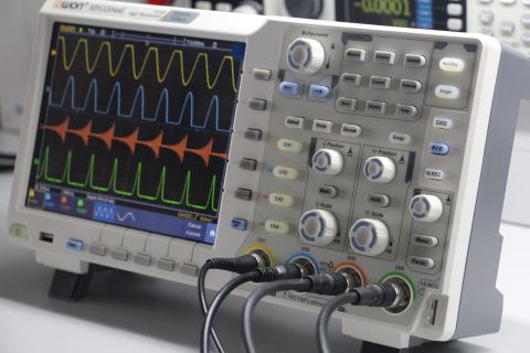 200 MHz 4 Kanal 14 Bit Osiloskop – XDS3204AE