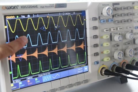 200 MHz 4 Kanal 14 Bit Osiloskop – XDS3204AE