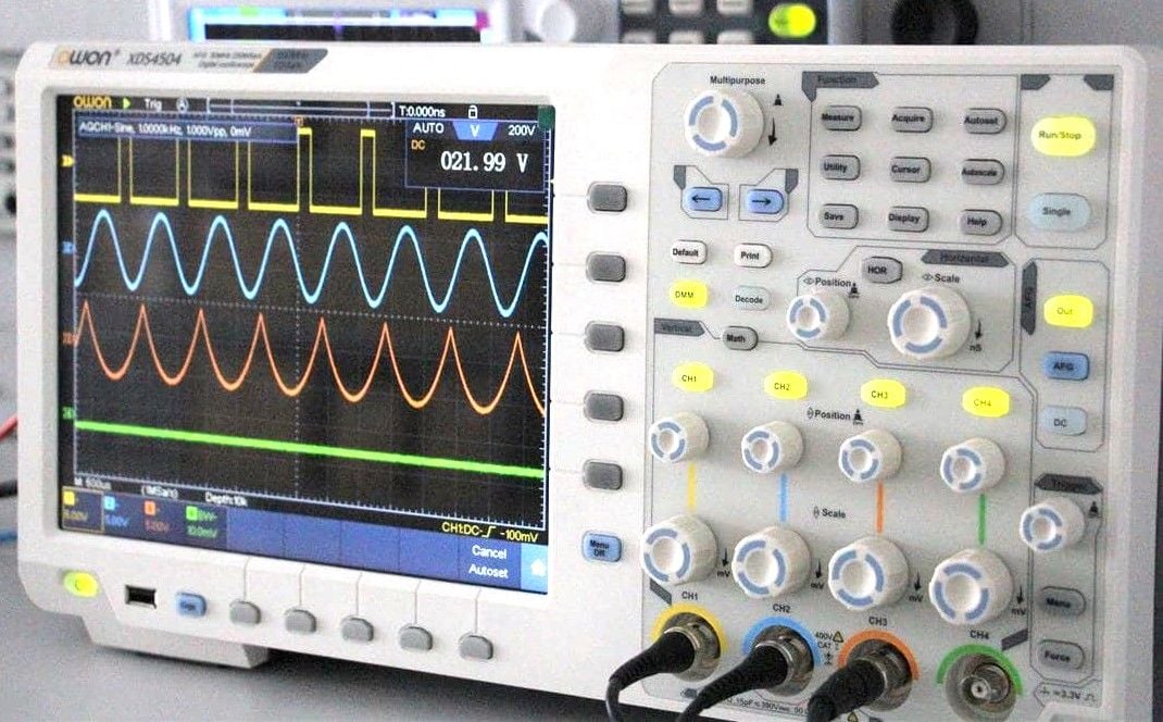 Osiloskop 500MHz – OWON XDS4504 – 4 Kanal – 10.4'' 'Full Paket