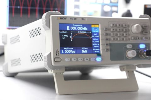 5 MHz Fonksiyon Jeneratörü – Sağlam Kasa, Uzun Ömürlü Kullanım – AG051
