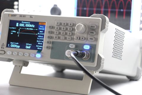 5 MHz Fonksiyon Jeneratörü – Sağlam Kasa, Uzun Ömürlü Kullanım – AG051