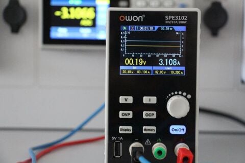 Owon SPE3102 DC Güç Kaynağı 30V/10A 200W