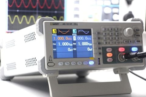 10 MHz Fonksiyon Jeneratörü – Sağlam Kasa, Stabil Çıkış – AG1012F