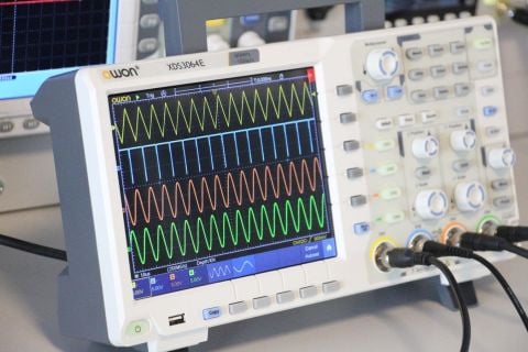 Owon XDS3064E Osiloskop 60MHz 4 Kanal 8'' DokEkr-Decode