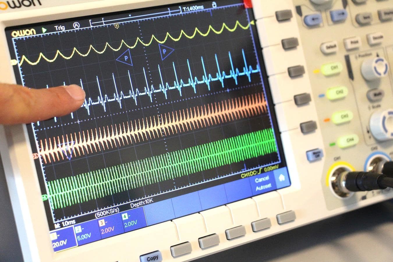 Owon XDS3104AE Osiloskop – 100 MHz – 4 Kanal – 8” Dokunmatik – 14-Bit