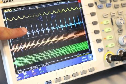 Owon XDS3104AE Osiloskop – 100 MHz – 4 Kanal – 8” Dokunmatik – 14-Bit