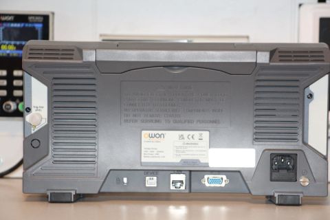 Owon XDS3104AE Osiloskop 100MHz 4 Kanal 8'' Dok-ekran 14 Bit