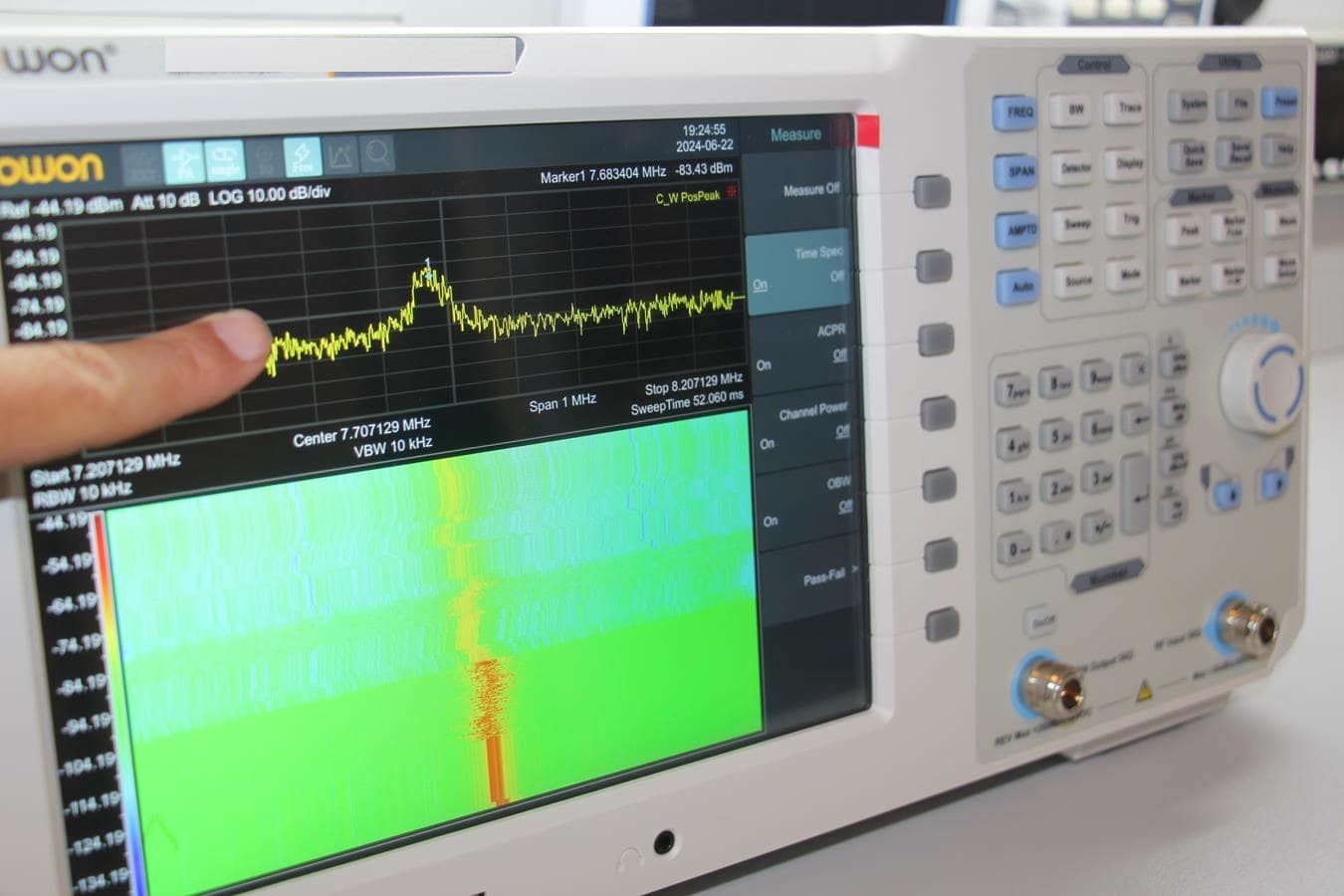 Owon XSA1075P-TG Spektrum Analizör 10,4”DokEkr 7,5 GHz