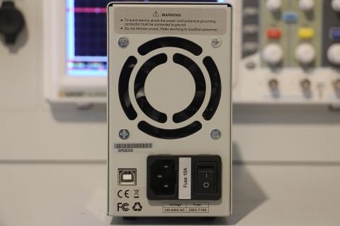 80V / 20A / 500W DC Güç Kaynağı – SPE8205